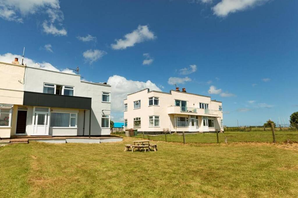 Beachfront Apartment - Ground Floor Apartment With Sea Views, Next To The Beach, Bridlington, North Yorkshire Bessingby 外观 照片