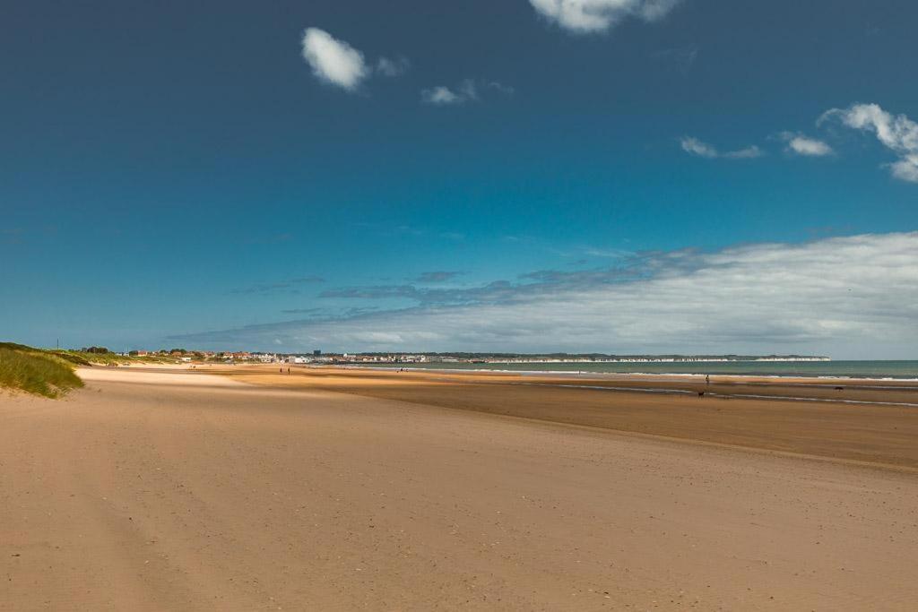 Beachfront Apartment - Ground Floor Apartment With Sea Views, Next To The Beach, Bridlington, North Yorkshire Bessingby 外观 照片