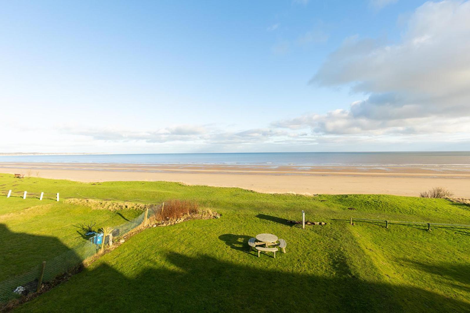 Beachfront Apartment - Ground Floor Apartment With Sea Views, Next To The Beach, Bridlington, North Yorkshire Bessingby 外观 照片