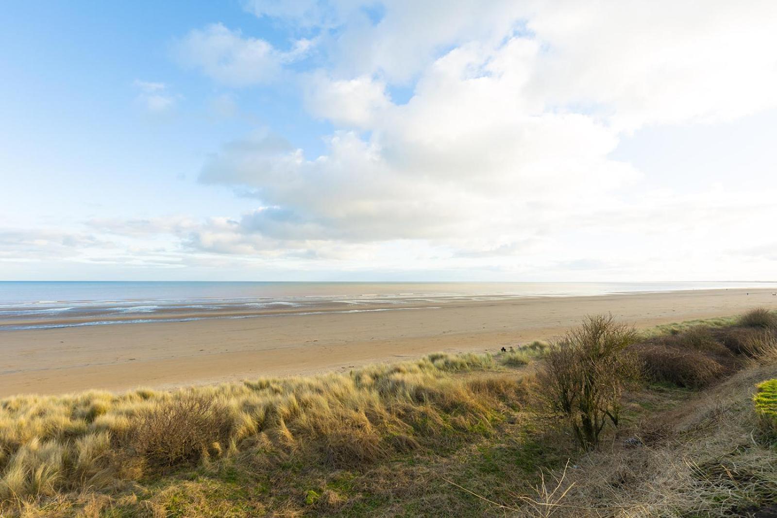 Beachfront Apartment - Ground Floor Apartment With Sea Views, Next To The Beach, Bridlington, North Yorkshire Bessingby 外观 照片