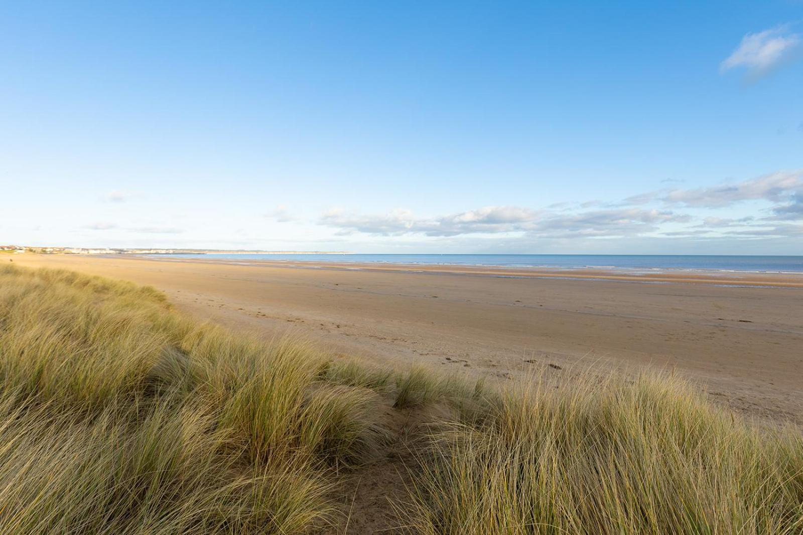 Beachfront Apartment - Ground Floor Apartment With Sea Views, Next To The Beach, Bridlington, North Yorkshire Bessingby 外观 照片