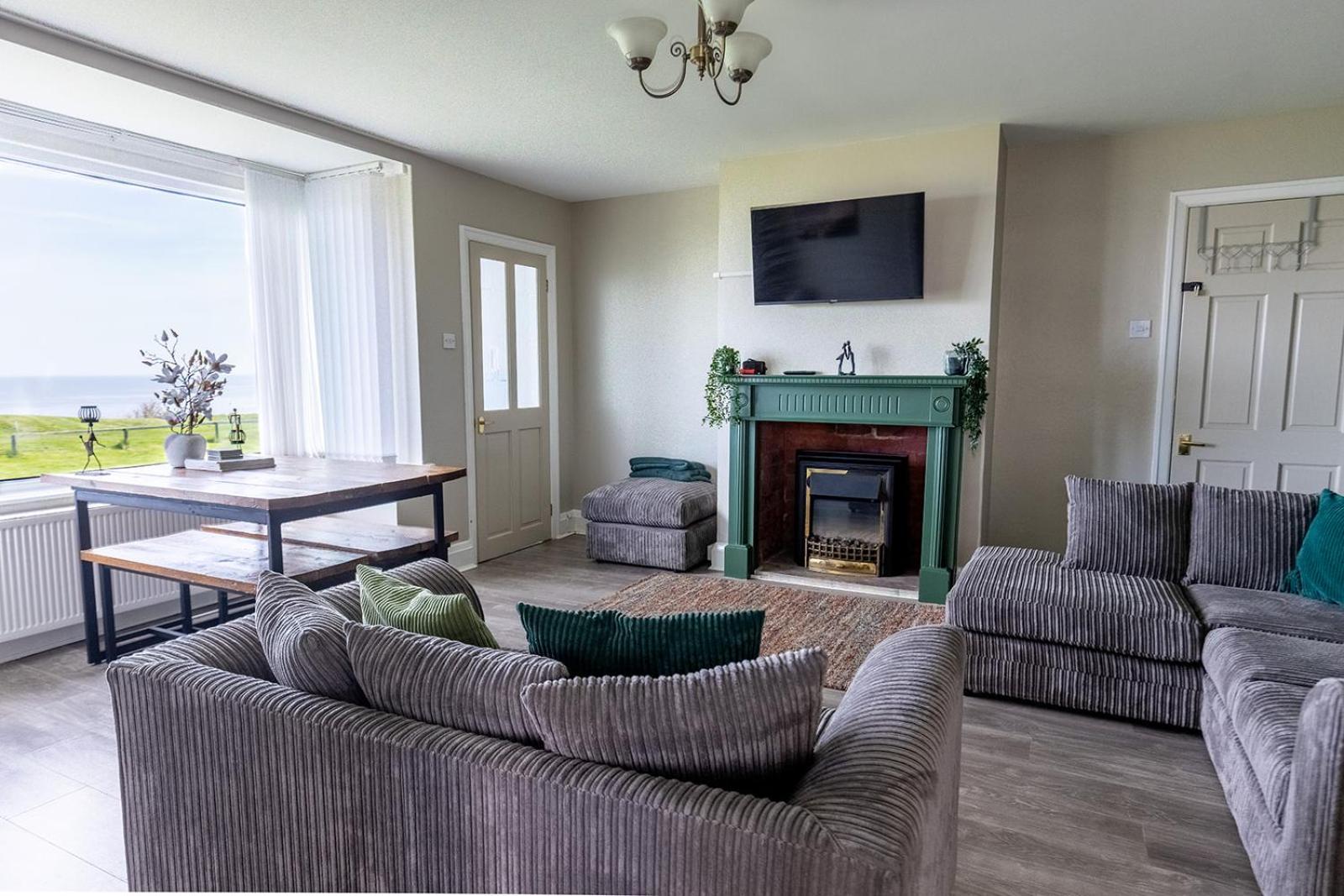 Beachfront Apartment - Ground Floor Apartment With Sea Views, Next To The Beach, Bridlington, North Yorkshire Bessingby 外观 照片
