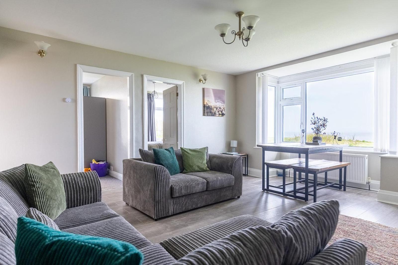 Beachfront Apartment - Ground Floor Apartment With Sea Views, Next To The Beach, Bridlington, North Yorkshire Bessingby 外观 照片